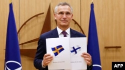 იენს სტოლტენბერგი, ნატოს გენერალური მდივანი, რომელმაც ფინეთის და შვედეთისგან ალიანსის წევრობის ფორმალური განაცხადები მიიღო. 18 მაისი, 2022 წ.