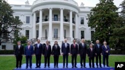 2022年5月12日，美国总统拜登与东盟国家领导人在白宫南草坪集体合影。（美联社）