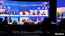 資料照片：美國總統拜登與其他12個創始成員國領導人在“印太經濟框架”啟動儀式上。 (2022年5月23日)