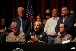 Gubernur Texas Greg Abbott berbicara saat konferensi pers di Uvalde, Texas Rabu, 25 Mei 2022. (Foto: AP)