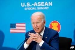 រូបឯកសារ៖ លោកប្រធានាធិបតី Joe Biden ថ្លែងនៅក្នុងកិច្ចប្រជុំកំពូលពិសេសអាមេរិក-អាស៊ាន ដើម្បីរំលឹកខួប ៤៥ ឆ្នាំនៃទំនាក់ទំនងរវាងសហរដ្ឋអាមេរិកនិងអាស៊ាន នៅក្រសួងការបរទេសអាមេរិក ក្នុងរដ្ឋធានីវ៉ាស៊ីនតោន ថ្ងៃទី ១៣ ខែឧសភា ឆ្នាំ ២០២២។