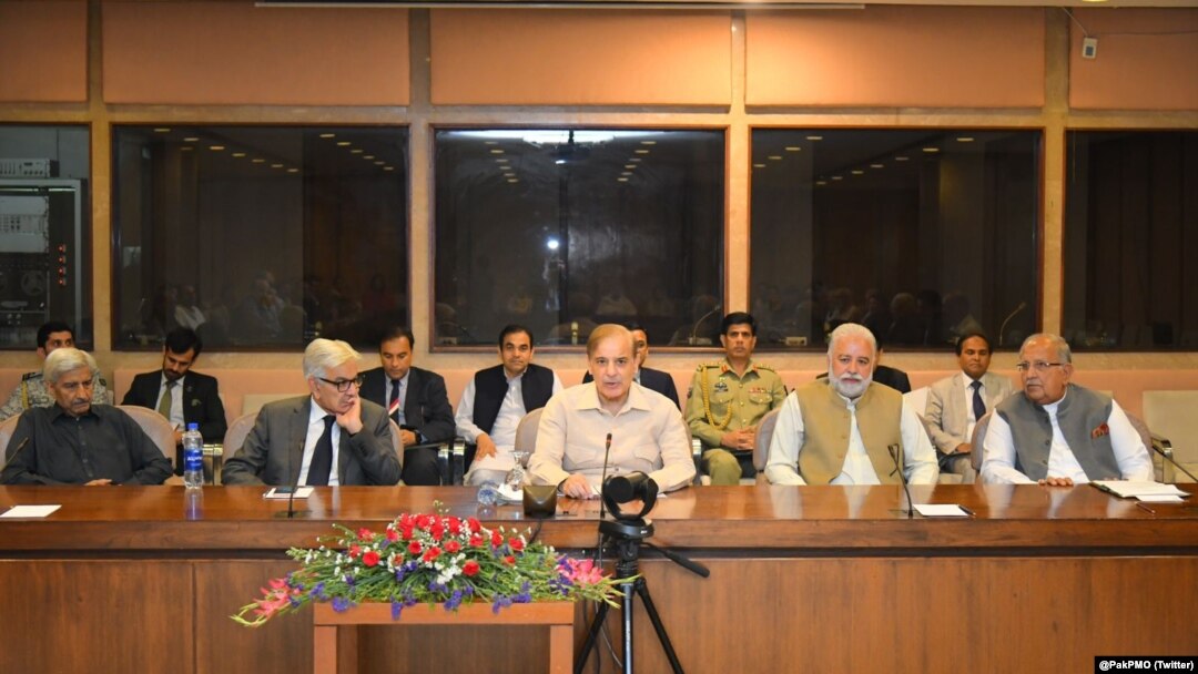ملک کی موجودہ معاشی صورتِ حال پر حکومت کا موقف ہے کہ انہیں معاشی بحران ورثے میں ملا ہے۔ فائل فوٹو