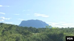 Montanha da Bonga em Quilengues, Huila onde se vai desenrolar o projecto mineiro