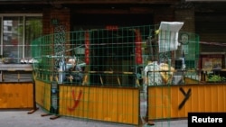 上海封城在围栏后的市民（2022年5月16日）