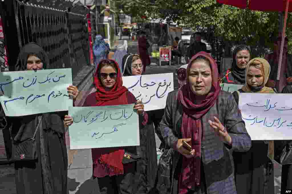 Afg'onistonda bir guruh faol ayollar majburiy paranjiga qarshi namoyishga chiqdi. Kobul.&nbsp;