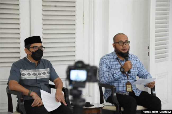 Perwakilan Keluarga Gubernur Jawa Barat - Elpi Nazmuzzaman Kepala Bagian Materi dan Komunikasi Pimpinan Provinsi Jawa Barat Akhmad Taufiqurrachman memberi keterangan pers di Gedung Pakuan, Bandung, mengenai perkembangan pencarian Emmiril Khan Mumtadz.