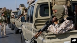Силы, верные Абдель Хамиду ад-Дбейба, одному из двух конкурирующих премьер-министров Ливии, охраняют улицы Триполи, 17 мая 2022 г.
