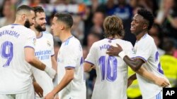 'Yan wasan Real Madrid suna murnar lallasa Levante
