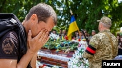 مراسم تشییع جنازه دو سرباز اوکراینی (آرشیو)