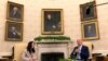 Presiden AS Joe Biden bertemu dengan PM Selandia Baru Jacinda Ardern di Ruang Oval Gedung Putih di Washington, AS, 31 Mei 2022. (Foto: REUTERS)