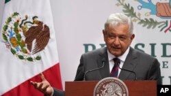El presidente de México, Andres Manuel López Obrador, habla en Ciudad de México el 12 de abril del 2022. Foto de archivo. (AP Photo/Marco Ugarte)
