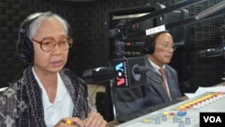 Chea Vannath, independent analyst, left, and Phay Siphan, government spokesman, right, on Hello VOA call-in show.