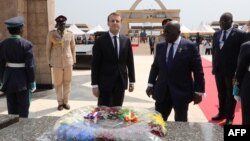 Le président français Emmanuel Macron et son homologue ghanéen Nana Akufo Addo à Accra, le 30 novembre 2017.