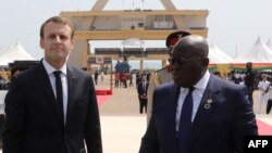 Le président français Emmanuel Macron et son homologue ghanéen Nana Akufo Addo à Accra, le 30 novembre 2017.