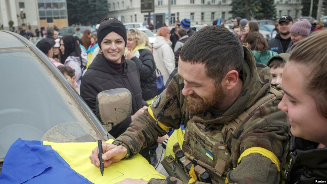 Херсонцы празднуют освобождение своего города. 12 ноября 2022 года.