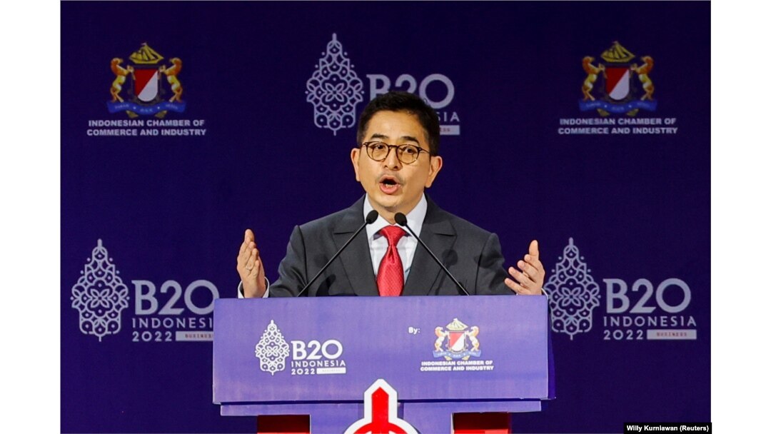 Ketua Kamar Dagang dan Industri Indonesia (KADIN) Arsjad Rasjid menyampaikan sambutannya saat membuka KTT B20, menjelang KTT para pemimpin G20, di Nusa Dua, Bali, 13 November 2022. (Foto: REUTERS/Willy Kurniawan)