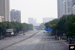 中国广东广州被封的海珠区空荡荡的街道。（2022年11月11日）