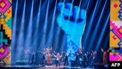 Виступ українського гурту "Калуш" на церемонії нагородження 2022 MTV Europe Music Awards в Німеччині, 13 листопада 2022 року
