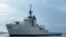 KRI Soputan, salah satu dari 14 kapal perang TNI AL yang disiagakan di perairan Bali selama pelaksanaan KTT G20 pada pekan ini, Minggu (13/11). (Foto: VOA/Ahadian Utama)