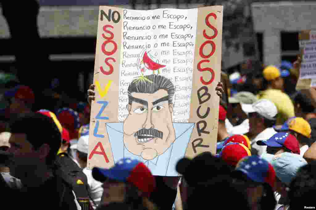 "Renuncie o escape" es lo que los estudiantes sugirieron a Maduro durante la manifestación.
