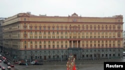 The headquarters of the FSB, the Russian state security service and the main successor to the Soviet era's KGB, are seen at Lubyanka Square in Moscow December 5, 2006. British detectives began work in Moscow on Tuesday as part of a politically-sensitive i