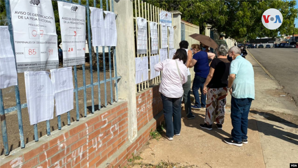 Centro comicial Escuela Básica Estatal Lucila Palacios de Maracaibo [Foto: Gustavo Ocando]