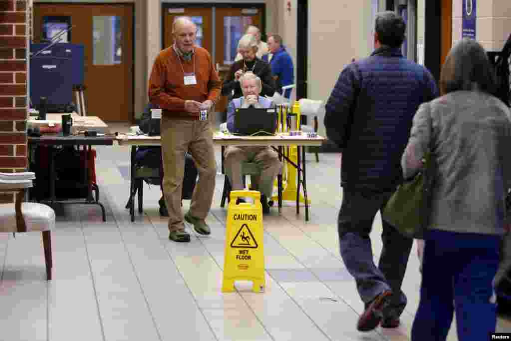 Voters arrive to cast their ballots in the U.S. Republican presidential primary at a polling station at Dreher High School in Columbia, S.C., Feb. 20, 2016. 