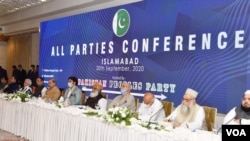 حزبِ اختلاف کی 11 جماعتوں کی آل پارٹیز کانفرنس کے بعد متفقہ اعلامیے میں وزیرِ اعظم عمران خان سے مستعفی ہونے اور ملک میں نئے انتخابات کرانے کا مطالبہ کیا تھا۔