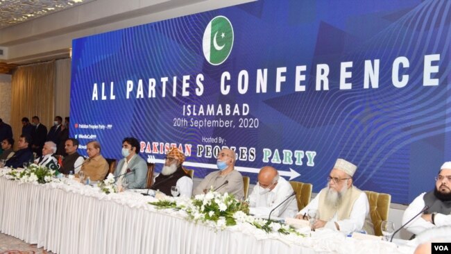 اپوزیشن اتحاد پی ڈی ایم کی بنیاد گزشتہ سال ستمبر میں پیپلزپارٹی کی میزبانی میں ہونے والی آل پارٹیز کانفرنس میں رکھی گئی تھی۔
