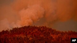 The Ferguson Fire burns along a ridgeline in unincorporated Mariposa County, California, July 16, 2018. 