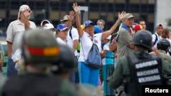 Mientras la MUD consideró el proceso como un “fraude constitucional” y llamó a protestas esta semana en rechazo a la instalación de la Asamblea Constituyente, el presidente Nicolás Maduro celebró la elección como algo “admirable”.