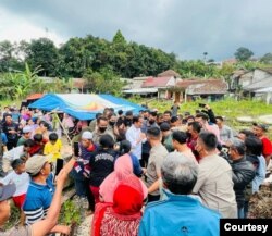 Presiden Jokowi saat meninjau daerah terdampak gempa Cianjur, Jawa Barat, 22 November 2022. (courtesy : Setpres RI).