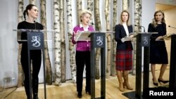 24일 핀란드 에스푸에서 산나 마린 핀란드 총리(왼쪽부터), 우르줄라 폰데어라이엔 EU 집행위원장, 카야 칼라스 에스토니아 총리, 에바 부시 스웨덴 부총리가 공동기자회견을 했다.