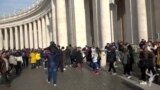 中国游客和留学生看本笃十六世逝世，台湾游客期待更多国际空间
