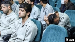 محمدمهدی کرمی و محمد حسینی در دادگاه رسیدگی به پرونده کشته شدن عجمیان؛ آن دو اعدام شدند.