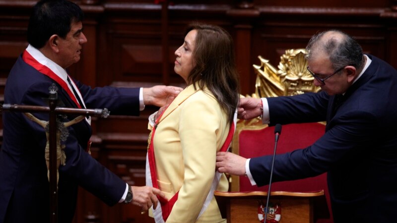 Troubles au Pérou: le président Castillo destitué, sa vice-présidente au pouvoir