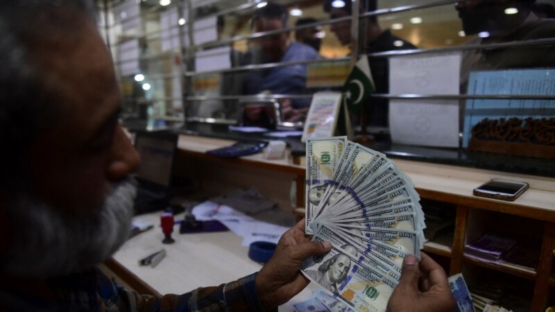 Oro baja ante avances del dólar y rendimientos de bonos EEUU