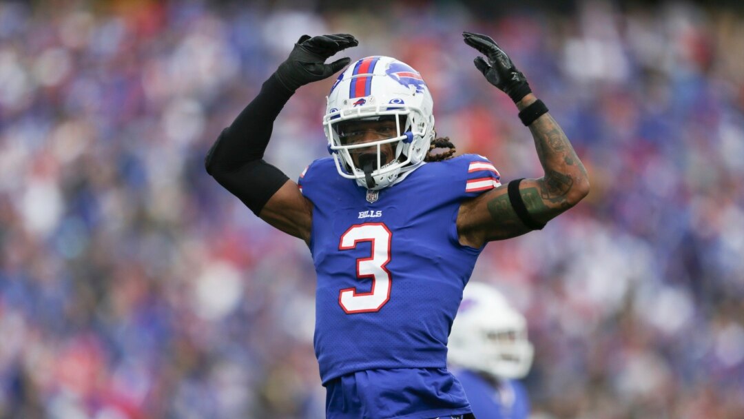 Buffalo Bills player Damar Hamlin on 'breathing tube' and in critical  condition after collapsing during NFL game