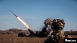 Українські військовослужбовці запускають систему "Буревій" на сході України. Фото зроблене 30 листопада 2022 року. Фото: RFERL via Reuters/ Serhii Nuzhnenko