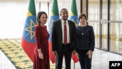 German Foreign Minister Annalena Baerbock (L), Ethiopian Prime Minister Abiy Ahmed (C) and French Foreign Minister Catherine Colonna (R) pose for a photograph at the Prime Minister's office in Addis Ababa, Ethiopia, Jan. 12, 2023.