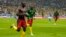Jwe Kamewoune Vincent Aboubakar, goch, selebre apre li make yon gol nan match Gwoup G a kont Brezil nan Mondyal Foutbol Qatar la, 2 Desanm, 2022. 