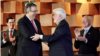 El secretario de Relaciones Exteriores de México, Marcelo Ebrard, junto a Christopher Dodd, asesor presidencial de EEUU para las Américas, en la celebración de los 200 años de relaciones bilaterales el 12 de diciembre de 2022.