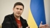 Михаил Подоляк беседует с корреспондентом AFP в Киеве, 17 ноября 2022 года