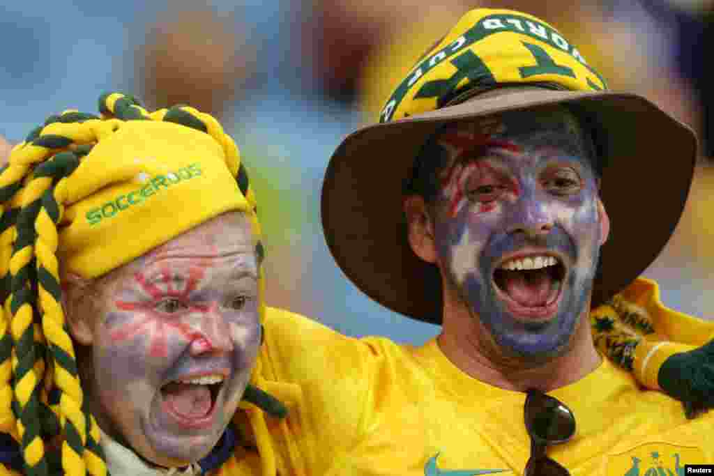 Alegría y rostros llenos de pintura de hinchas australianos antes del juego ante Francia.&nbsp;