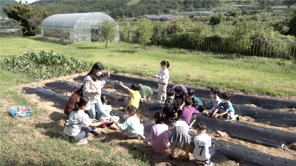 
Rural South Korean Schools Welcome Seoul Students
