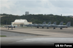 주일미군이 22일 가데나 공군기지에서 실시한 대규모 훈련 모습을 공개했다. F-15C 이글 전투기. 사진 = 미 공군.