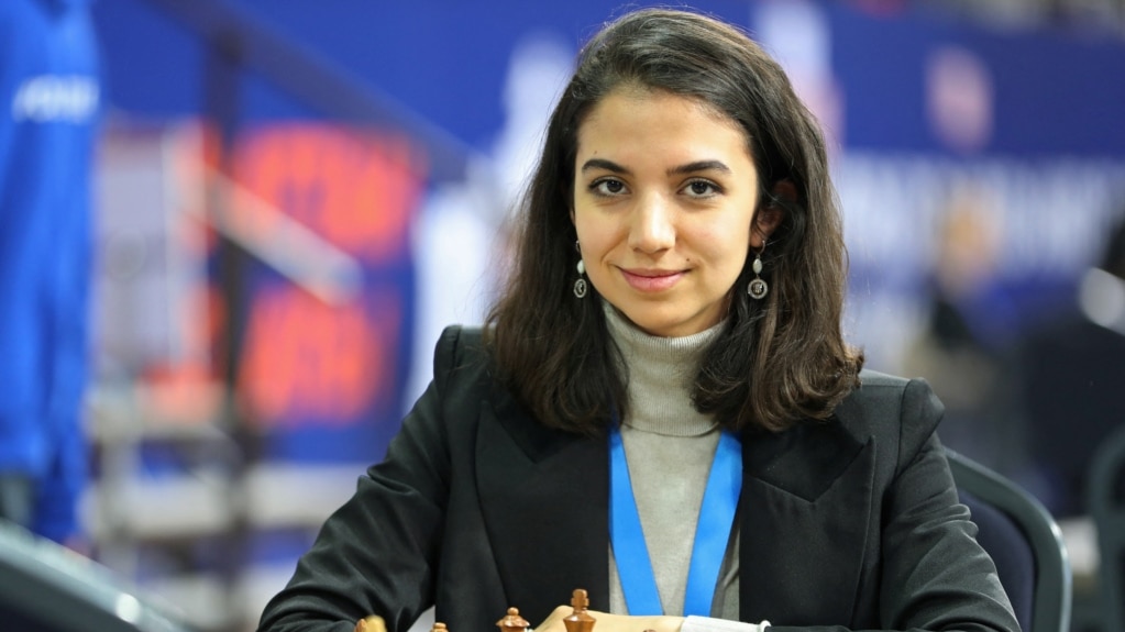 Female Iranian Chess Player Competes Without Head Covering