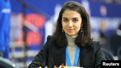 Sara Khadem of Iran sits in front of a chess board at the FIDE World Rapid and Blitz Championships in Almaty, Kazakhstanon on December 28, 2022 . (REUTERS/Pavel Mikheyev)