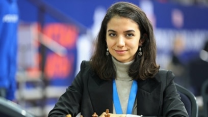 Female Iranian Chess Player Competes Without Head Covering