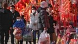 Cư dân Bắc Kinh mua sắm đón Tết Nguyên đán, ngày 7/1/2023.